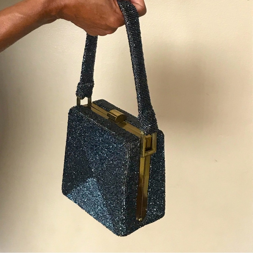 Vintage black, beaded glitter box shape purse w/clasp closure. W:6in H:6-1/2